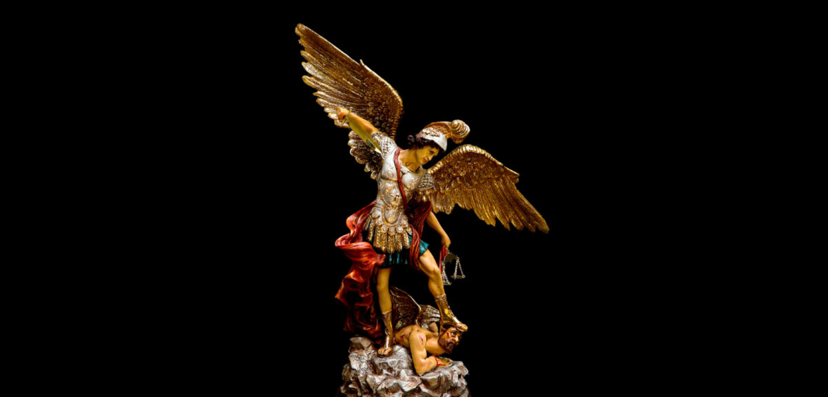 ¿Qué defiende el arcángel san Miguel?