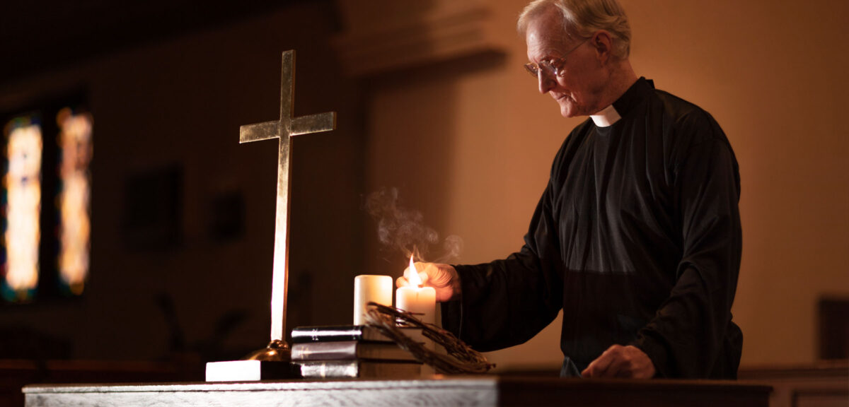 ¿Por qué la gente piensa que el sacerdote no trabaja?