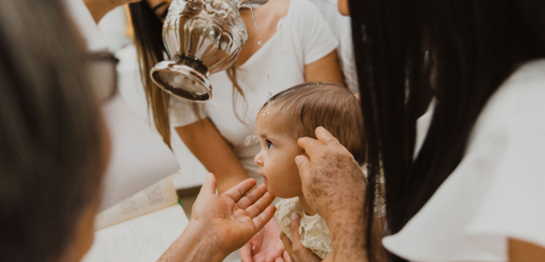 Si Cristo se bautizó de 30 años ¿por qué la Iglesia bautiza a niños y/o bebes?