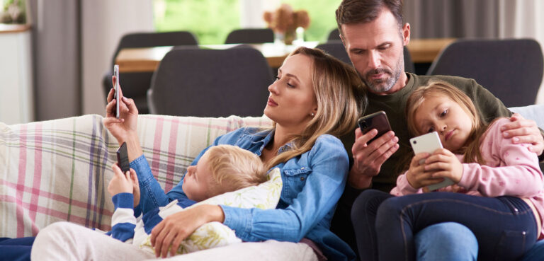 Es pecado pasar demasiado tiempo en el celular