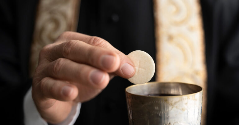 Cómo puede estar Jesús en la hostia