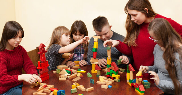 Cómo enseñar a mis hijos a tratar a niños con discapacidad