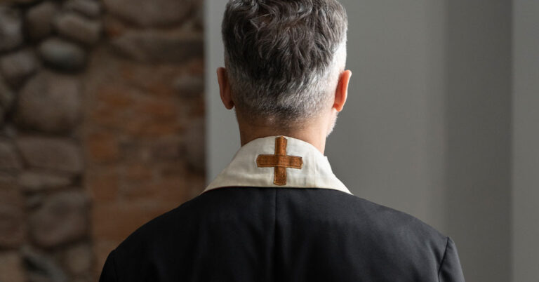 Por qué hay sacerdotes católicos casados